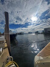 1000 W Island Blvd, Unit # 2002 in Aventura, FL - Building Photo - Building Photo