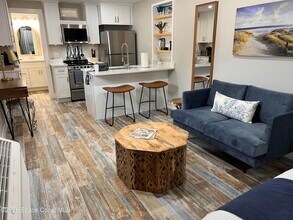 208 Seminole Ave W in Melbourne, FL - Foto de edificio - Building Photo