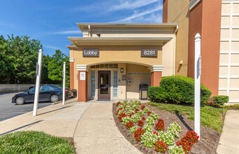 Furnished Studio-Washington, D.C. - Falls  in Fairfax, VA - Foto de edificio - Building Photo