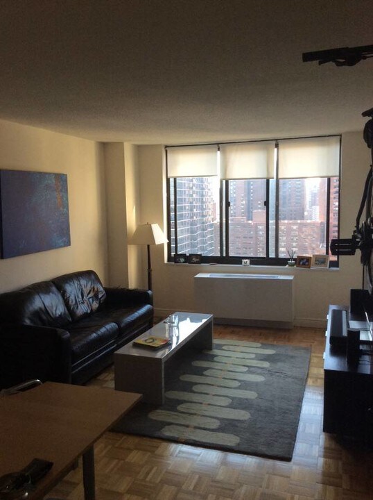 225 E 95th St-Unit -21A in New York, NY - Building Photo