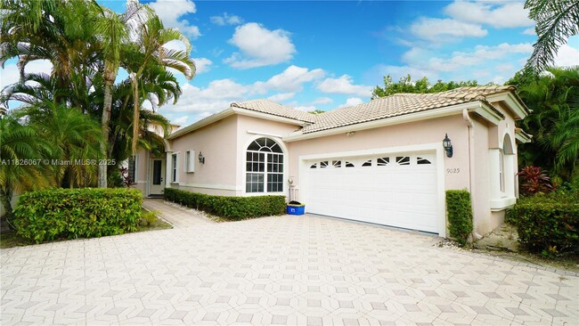 9025 Long Lake Palm Dr in Boca Raton, FL - Building Photo - Building Photo