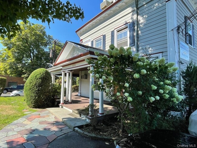 579 Broadway in Hastings On Hudson, NY - Foto de edificio - Building Photo