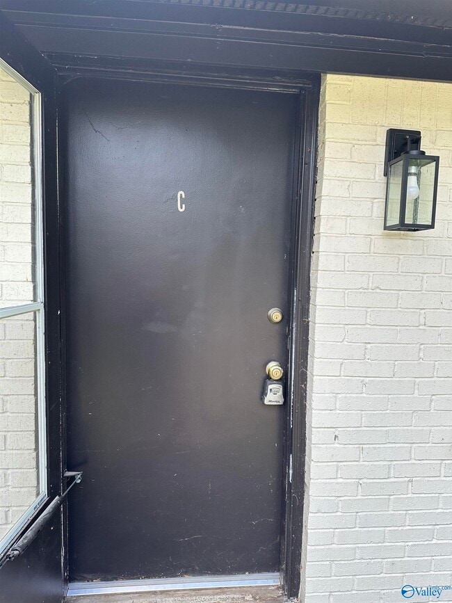 1114 NW Oakwood Ave in Huntsville, AL - Building Photo - Building Photo