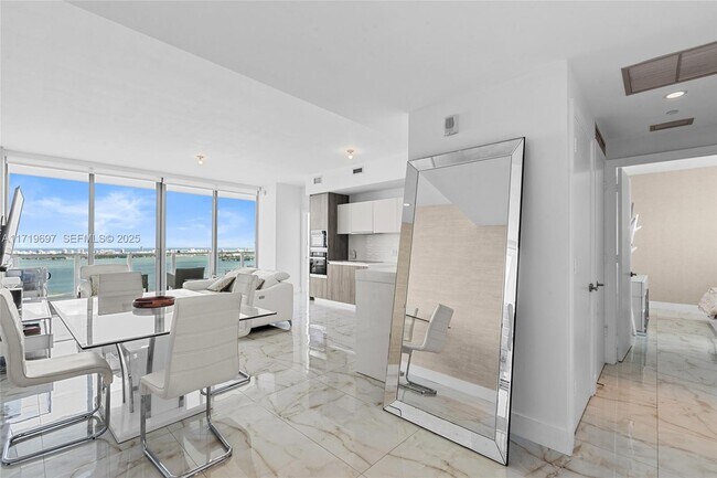 2900 NE 7th Ave in Miami, FL - Building Photo - Building Photo