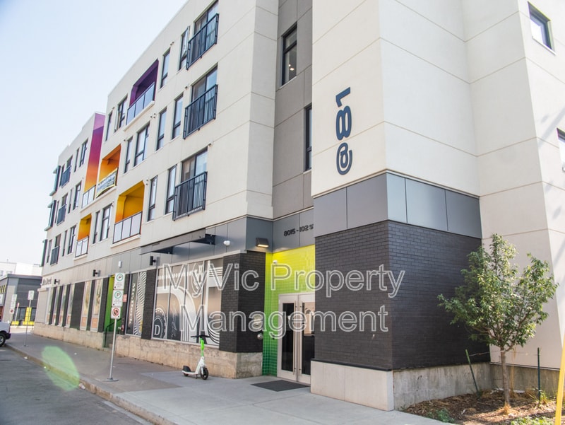 8015 102 St NW in Edmonton, AB - Building Photo