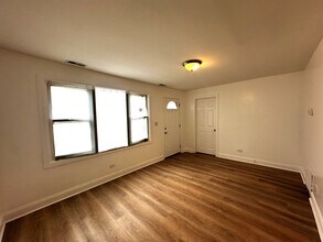 3238 N Leclaire Ave in Chicago, IL - Building Photo - Building Photo