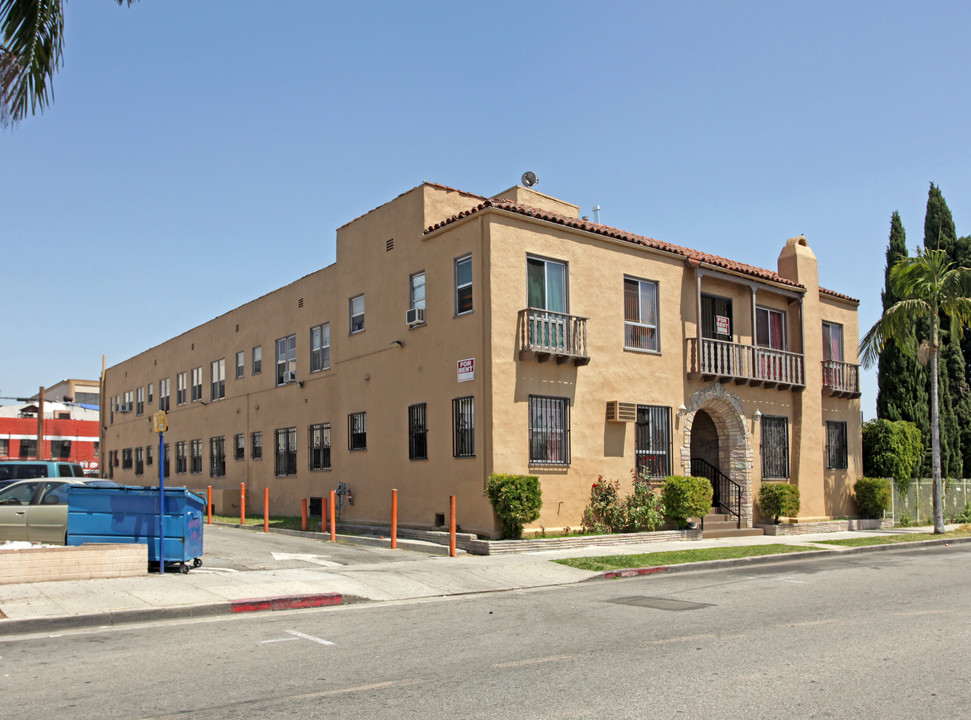 6914 Rugby Ave in Huntington Park, CA - Foto de edificio