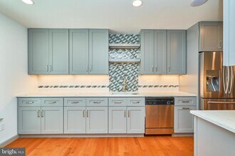 5810 Bunker Woods Ln in Burke, VA - Building Photo - Building Photo