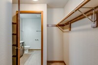 Parkwood Lake Apartments photo'