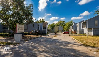 5625 Antoine Dr in Houston, TX - Building Photo