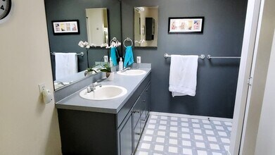 822 NE 189th St in Shoreline, WA - Building Photo - Building Photo