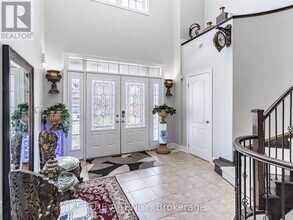 2340 Thruxton Dr in Oakville, ON - Building Photo - Building Photo