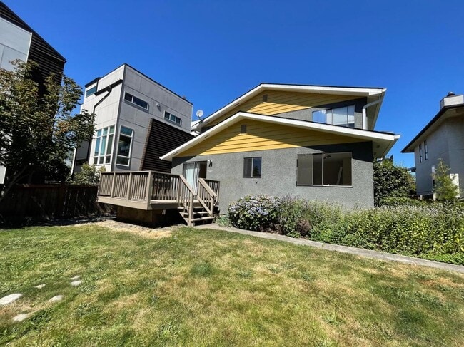 2637 NW 63rd St, Unit 1 in Seattle, WA - Building Photo - Building Photo