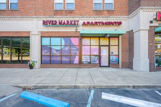Yugo West Lafayette River Market in West Lafayette, IN - Foto de edificio - Building Photo