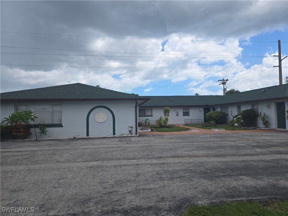 152 SW 47th Terrace in Cape Coral, FL - Building Photo