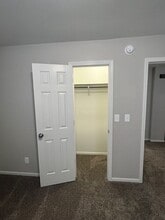 331 E Locust St in Nevada, MO - Building Photo - Building Photo