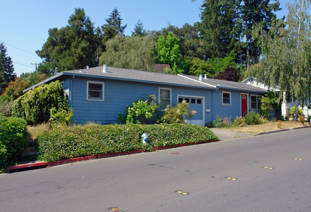 7502 Bodega Ave in Sebastopol, CA - Building Photo