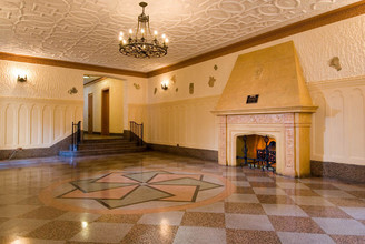 Elm Towers in Astoria, NY - Foto de edificio - Lobby