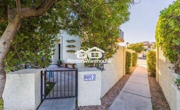8805 S 51st St in Phoenix, AZ - Foto de edificio - Building Photo
