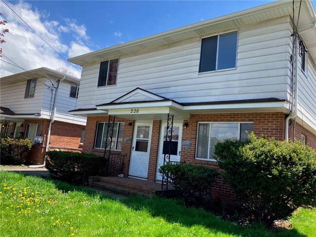 220 E Linden Ave in East Rochester, NY - Building Photo - Building Photo