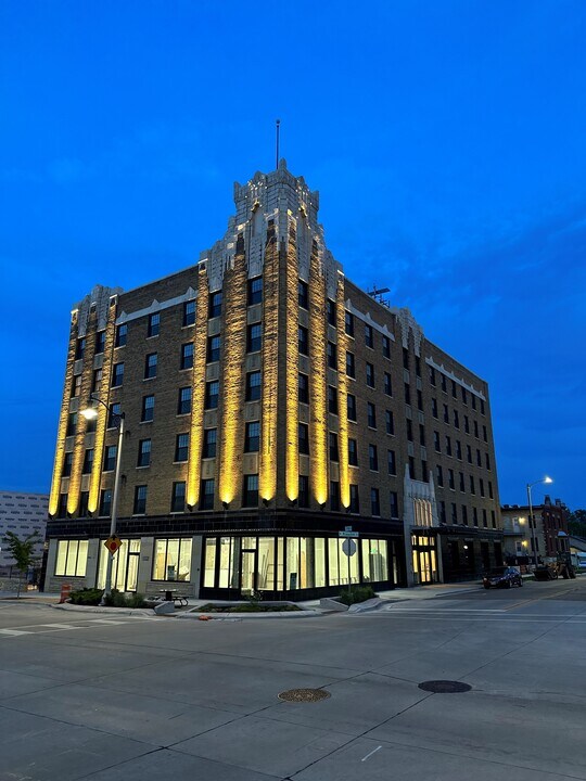 Monterey Apartments in Janesville, WI - Building Photo