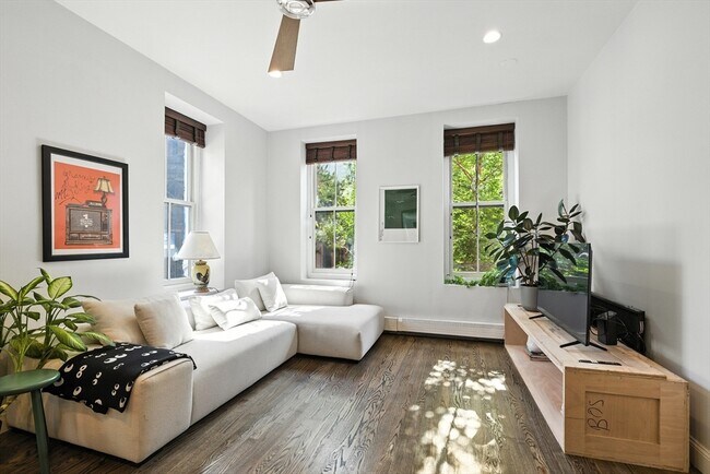 30-34-34 E Concord St in Boston, MA - Building Photo - Building Photo