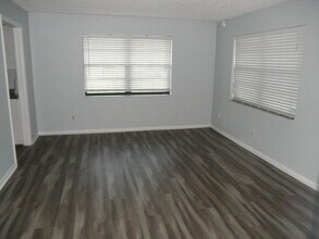 4648 Summit Blvd in West Palm Beach, FL - Building Photo - Building Photo