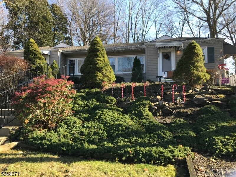 520 Vail Rd in Roxbury Township, NJ - Building Photo