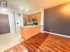 339 Rathburn Rd W in Mississauga, ON - Building Photo - Building Photo