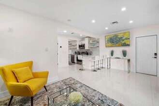 430 NE 14th Ave in Fort Lauderdale, FL - Building Photo - Building Photo