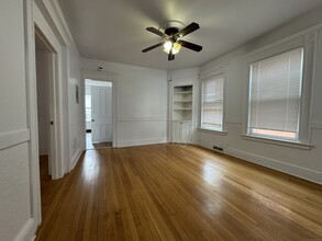 216 Ogden St-Unit -1 in Bridgeport, CT - Foto de edificio - Building Photo