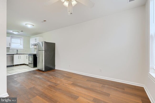 property at 1138 W Lombard St