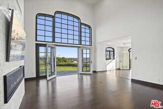 1036 El Medio Ave in Los Angeles, CA - Building Photo - Building Photo