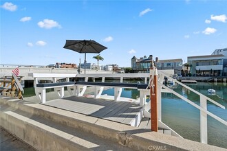 125 Grand Canal in Newport Beach, CA - Foto de edificio - Building Photo