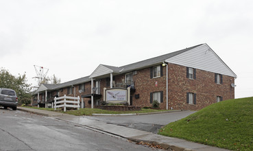 Falcon Ridge in Dayton, OH - Building Photo - Building Photo