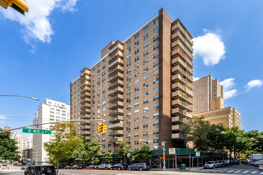 Tri-Faith House in New York, NY - Foto de edificio