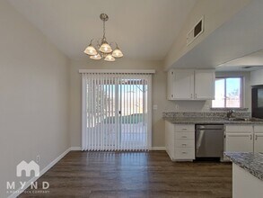 425 E Rolly St in Henderson, NV - Building Photo - Building Photo