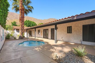 225 S Cahuilla Rd in Palm Springs, CA - Building Photo - Building Photo