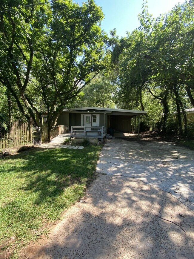 1607 Sharkey St in Tallahassee, FL - Building Photo - Building Photo