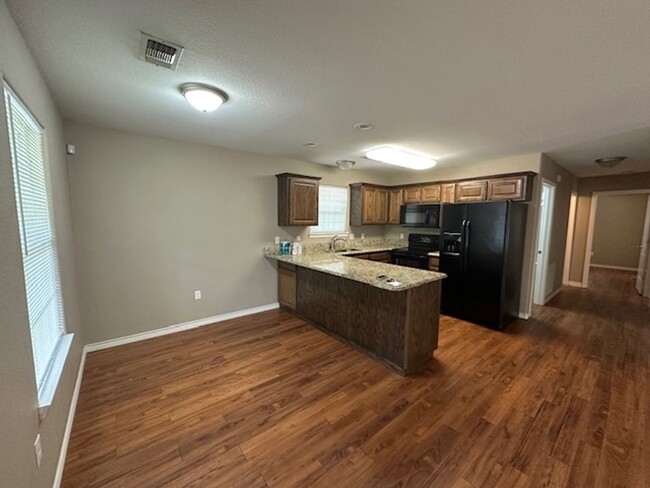 property at 512 W Elm St