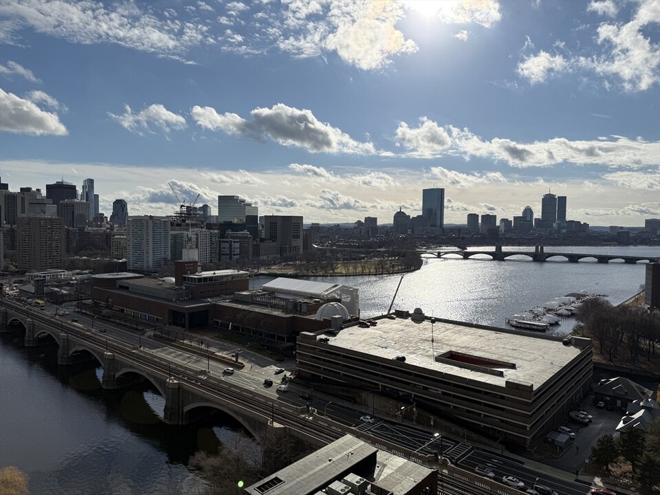 8 Museum Way in Cambridge, MA - Building Photo