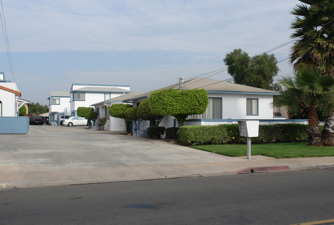 1670-1676 Elm Ave in San Diego, CA - Building Photo - Building Photo