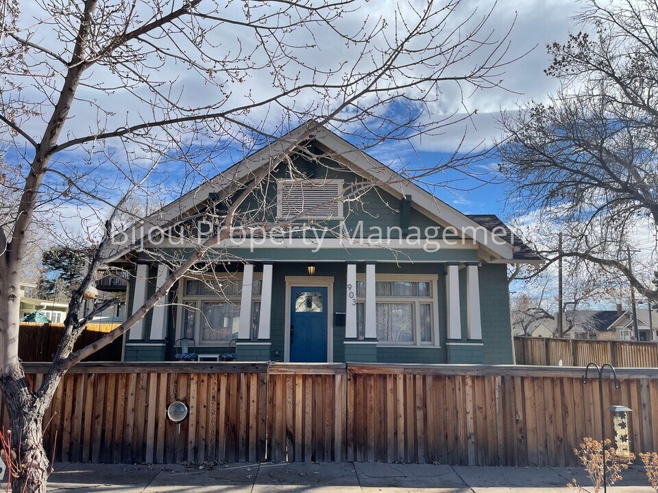 903 N Corona St in Colorado Springs, CO - Building Photo