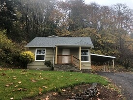 4412 Pacific Way in Longview, WA - Building Photo