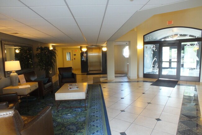 100 E Main St in Waukesha, WI - Building Photo - Building Photo