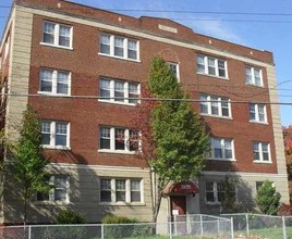 739 Chalfonte Pl in Cincinnati, OH - Foto de edificio - Building Photo