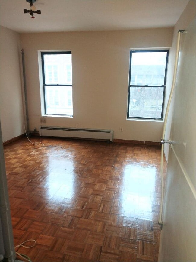 240 E 23rd St, Unit 4a in New York, NY - Building Photo - Building Photo