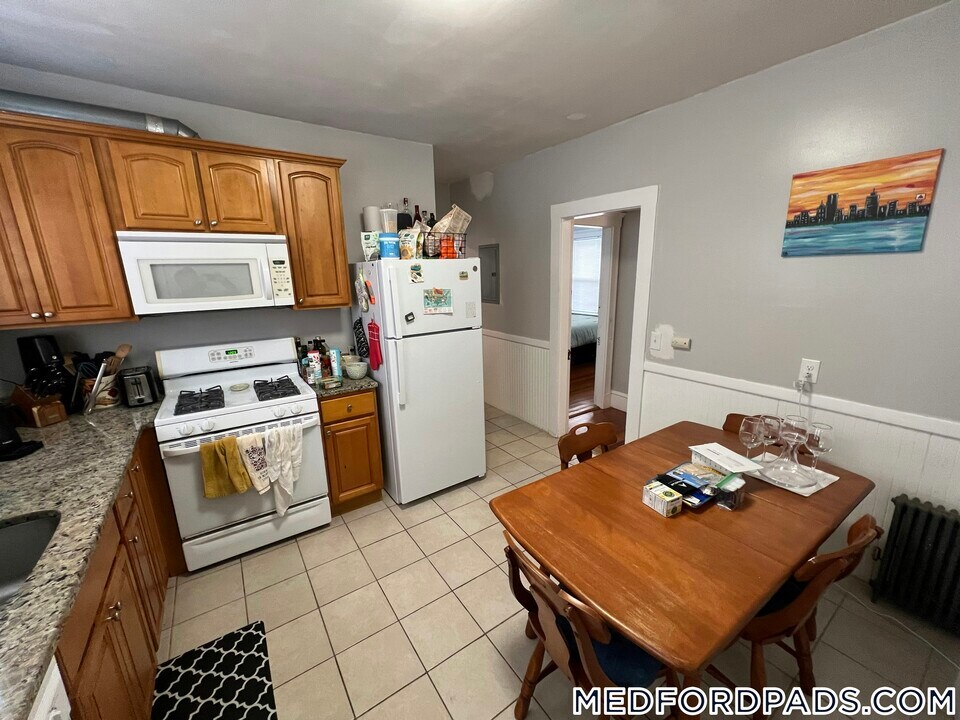 19 Harris Rd in Medford, MA - Building Photo