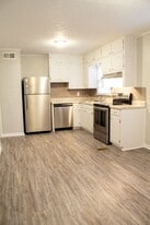 111 Marie Ave SW in Jacksonville, AL - Building Photo