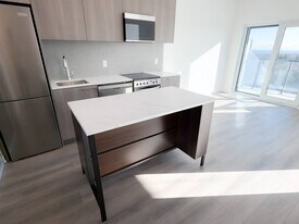 7439 Kingston Rd in Toronto, ON - Building Photo